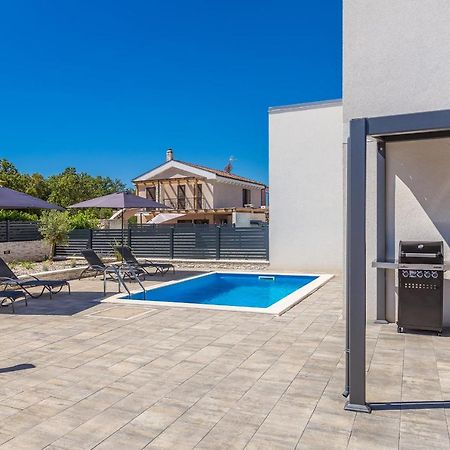 Holiday House Sunlight With Heated Pool Malinska Exterior photo